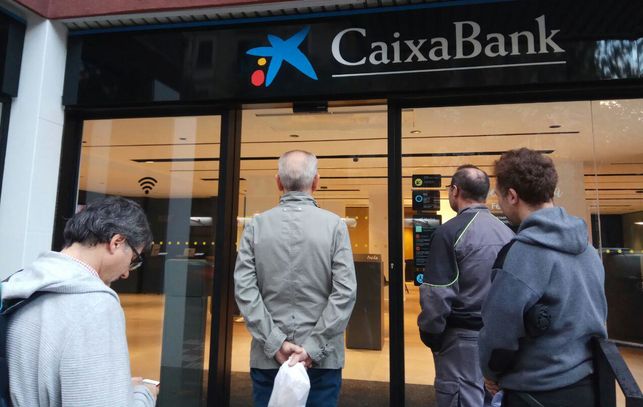 Todos los bancos adelantan una semana el pago del paro - Alcalá Información