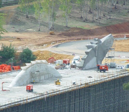 Así se construyó el Puente del Dragón que cumple 18 años