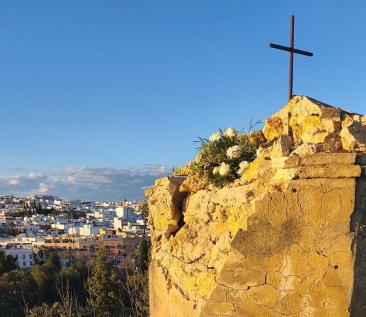 Un rayo destruye parte de un templete en San Roque