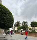 Polvo en suspensión, noches tropicales y algún riesgo de tormenta esta semana
