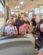 Los alcalareños se asfixian en los autobuses con aires averiados a 40 grados