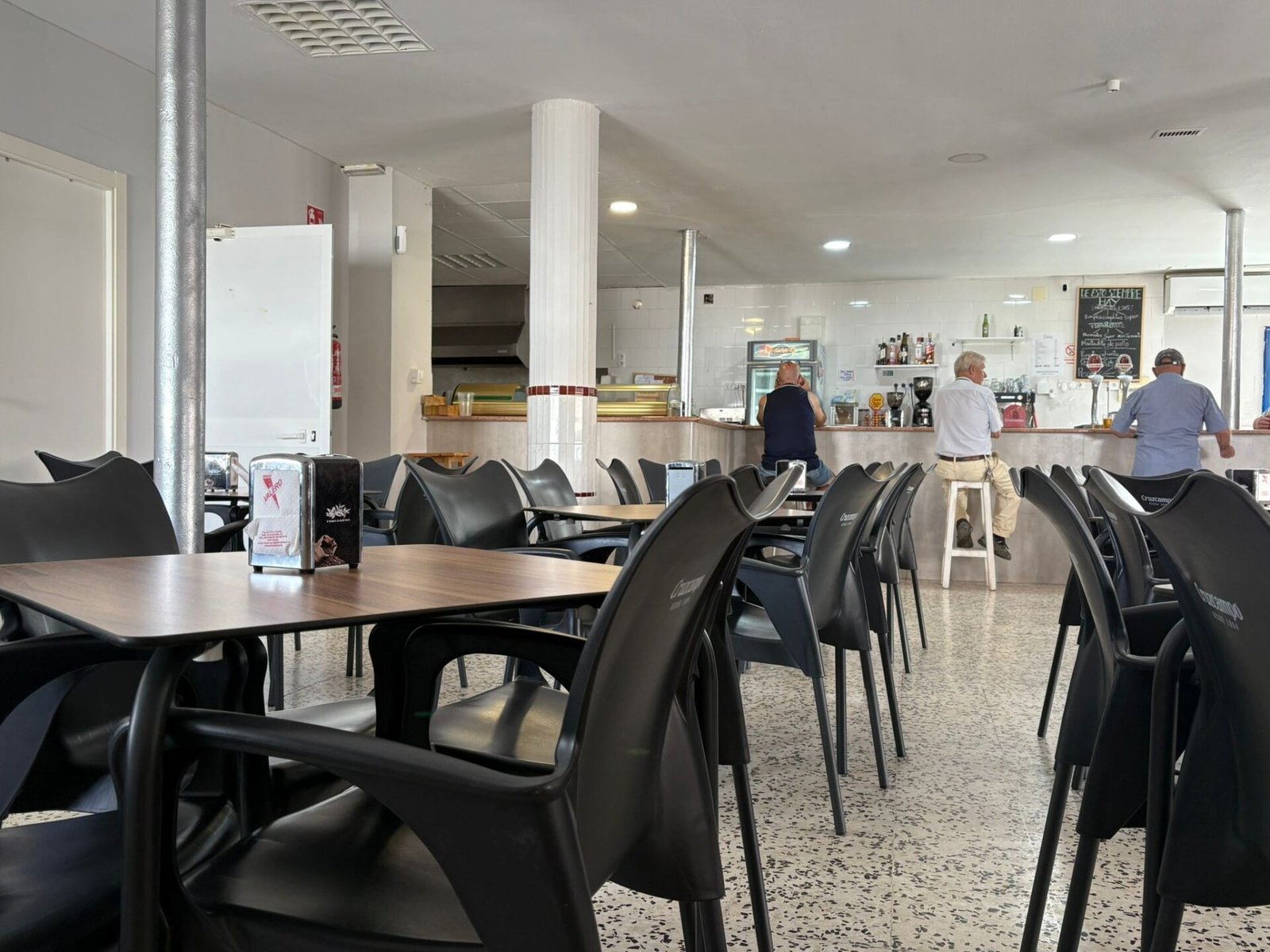 Vecinos de San Rafael piden apoyo para evitar el cierre del bar de su ...