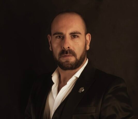 El alcalareño Jesús Navarro gana el Concurso Nacional de Copla de Cordoba