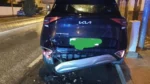 Buscan un coche blanco que ha chocado contra otro junto al bar La Vía