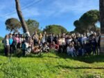 60 voluntarios reponen árboles quemados en Oromana
