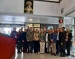 El centro ‘La Oliva’ de Alcalá recibe un cuadro de la Hermandad de la Borriquita en su 25 aniversario