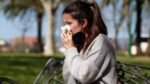 Alcalá y Dos Hermanas en alerta roja de alergias por el polen del ciprés