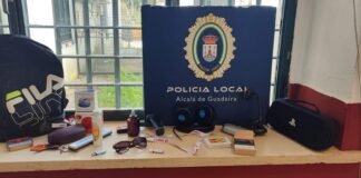 Detenido tras robar en el interior de varios coches, principalmente balizas