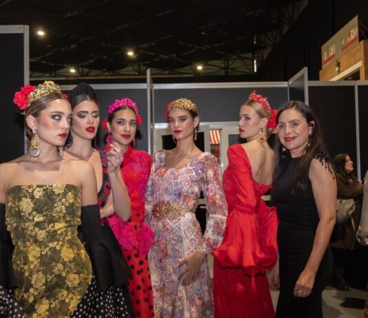 La firma alcalareña Ángeles de María presenta su colección “Calé” en Huelva Flamenca