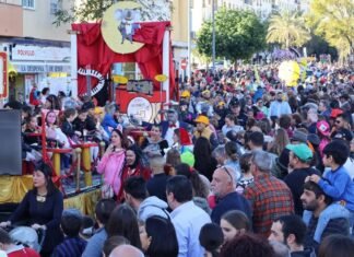 Esta tarde Gran Desfile de Carnaval al ritmo de batucada y ocho carrozas llenas de fantasía