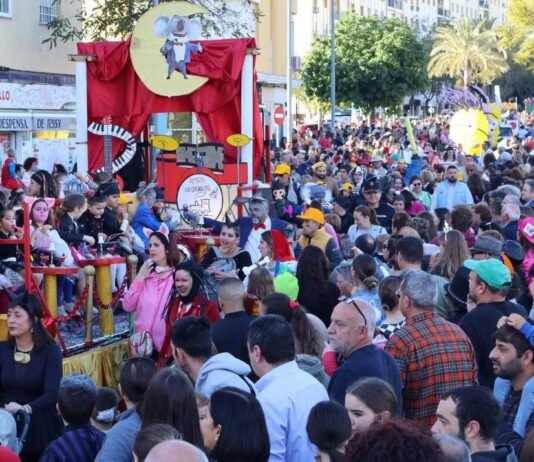 Esta tarde Gran Desfile de Carnaval al ritmo de batucada y ocho carrozas llenas de fantasía