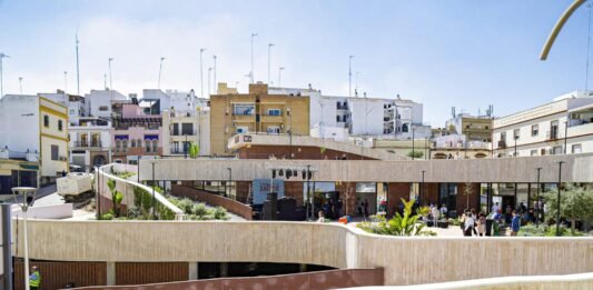 La antigua plaza de abastos renace como Casa de la Juventud abierta hoy al público