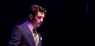 Rubén Gutiérrez protagoniza un emotivo Pregón Juvenil de Semana Santa en Alcalá