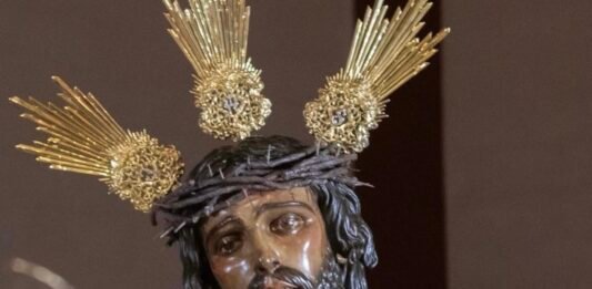 La Hermandad del Cautivo engrandece su patrimonio con nuevos estrenos y donaciones para este Miércoles Santo