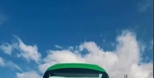 Las dos primeras unidades del tranvía han sido trasladadas a cocheras para su ensamblaje