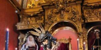 Jesús Nazareno luce este año la túnica de los ‘cristalitos’, una joya del S. XIX