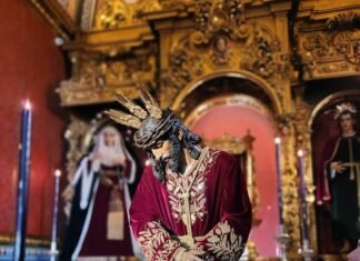 Jesús Nazareno luce este año la túnica de los ‘cristalitos’, una joya del S. XIX