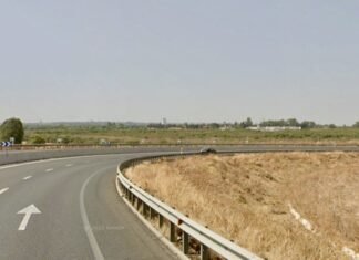 Accidente de tráfico en la Se-40 en salida hacia A-92 con un carril cortado