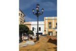 Retiran la farola de la Plaza del Cabildo para restaurarla