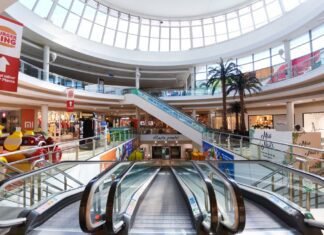 Consulta aquí qué supermercados y centros comerciales abren Jueves y Viernes Santo
