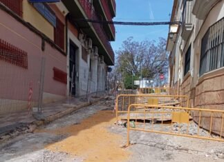 Vecinos denuncian la paralización de las obras de José Pinelo, junto al Duque