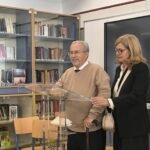 El IES Alguadaíra dedica su biblioteca a su exdirector Paco Burgos