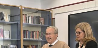 El IES Alguadaíra dedica su biblioteca a su exdirector Paco Burgos