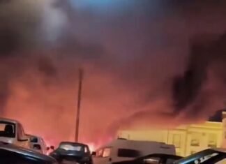 Un grave incendio calcina varios vehículos en el Campo de las Beatas