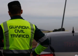 El motorista herido en la A-92 a la altura de Alcalá busca testigos del camión que provocó el accidente