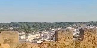 Susto en el barrio del Castillo tras la caída de un merlón