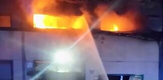 Tres naves afectadas y un herido es el balance del incendio de ayer en el polígono Espaldillas