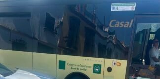 Accidente en Pablo VI entre un autobús de Casal y un turismo