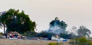 Ecologistas denuncian la quema continuada de residuos junto a La Boticaria