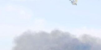 Un incendio en la planta de reciclado Montemarta provoca una gran columna de humo negro