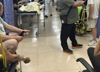 “Mi padre infartado tuvo que marcharse sin ingresar en Valme” más colapso en las urgencias
