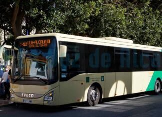 Denuncian dos robos en las paradas de bus de Alcalá a las 6 de la mañana