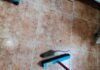 Los vecinos de San Agustín alertan de una plaga de ratas y cucarachas que invade calles y casas