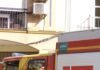 Un cargador, posible origen del incendio que desalojó un bloque entero y dejó una mujer muy grave