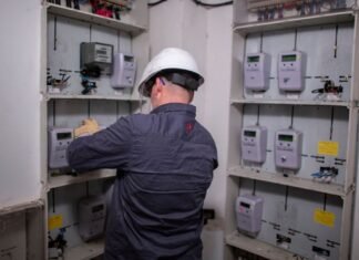 Continúan las obras de refuerzo para evitar los continuos cortes de luz