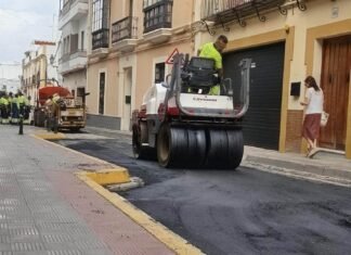 Reabre al tráfico la calle Alcalá y Orti tras el nuevo asfaltado