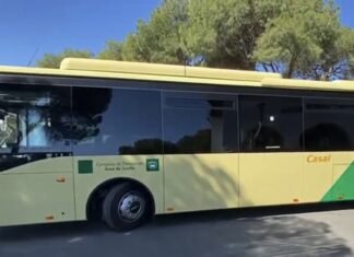 Despiden a un conductor de Casal por llevar 20 pasajeros de pie