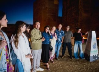 El barrio del Castillo vive hoy la gran noche de San Miguel