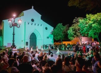 El Castillo brilla en una multitudinaria Noche de San Miguel