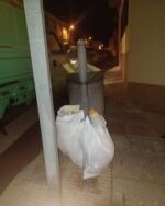 Tirar la basura de casa en una papelera puede acabar en sanción en Alcalá Tirar la basura de casa en una papelera puede acabar en sanción en Alcalá
