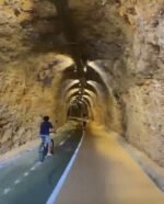 Quitan la valla y entran como si nada en el túnel del tren que sigue en obras Quitan la valla y entran como si nada en el túnel del tren que sigue en obras