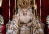 La Virgen del Rosario luce un histórico manto de la Macarena en el Besamanos