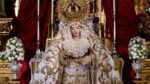 La Virgen del Rosario luce un histórico manto de la Macarena en el Besamanos La Virgen del Rosario luce un histórico manto de la Macarena en el Besamanos